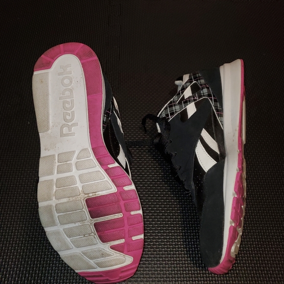 Reebok shoes size 8.5 - Picture 3 of 4